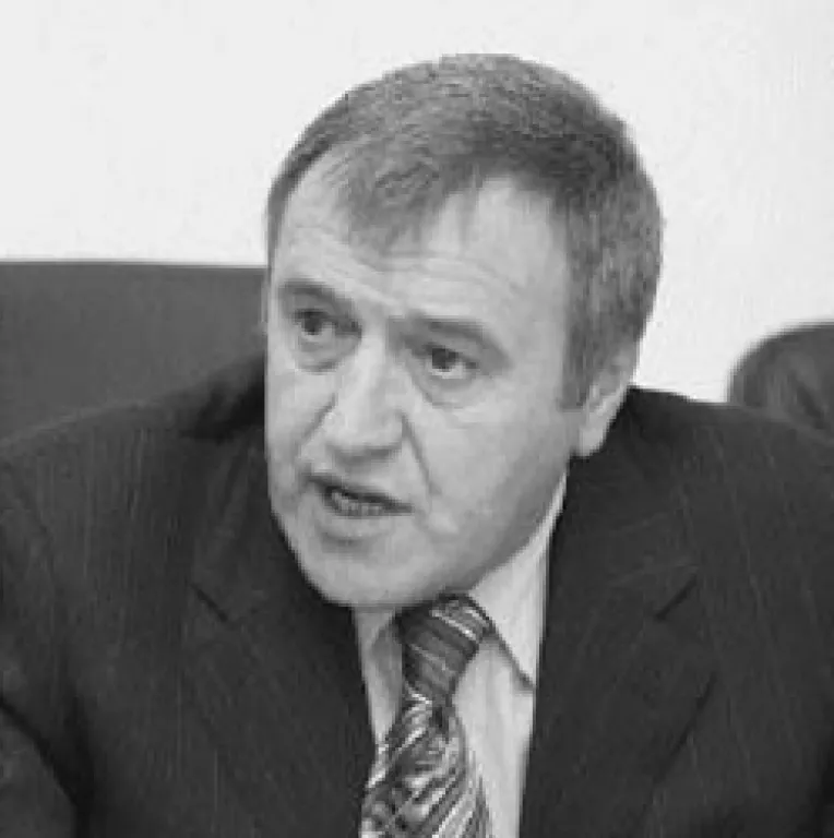 Mironescu duce tinerii democrati in Parlament