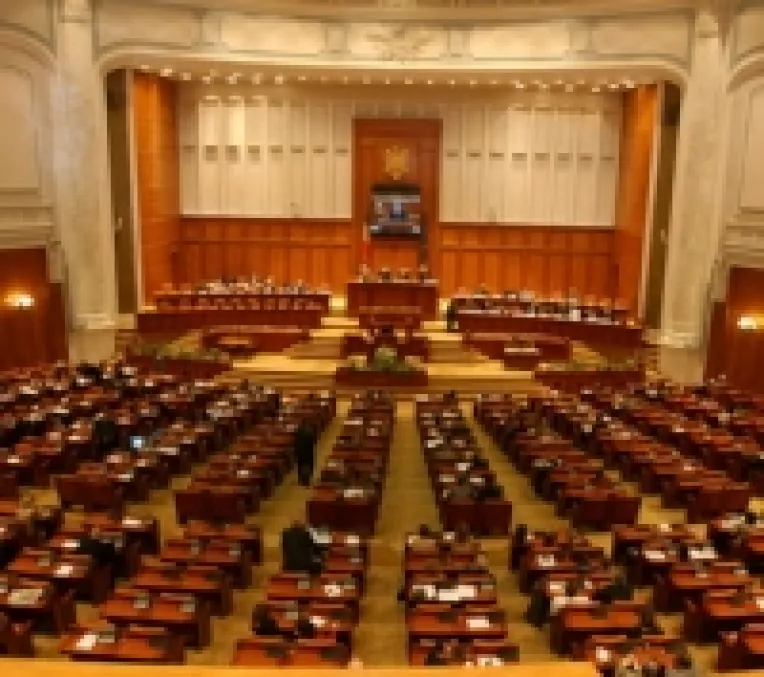 Motiunea de cenzura "11 impotriva Romaniei" va fi votata marti in Parlament