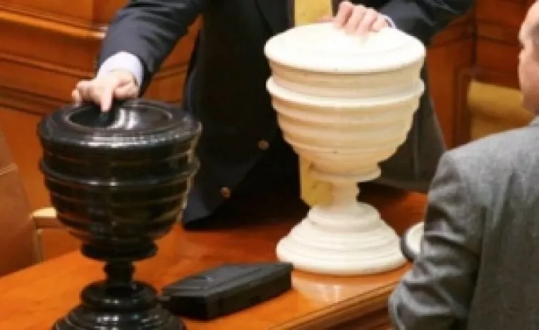 Motiunea de cenzura : Sanse mari pentru demiterea Guvernului Ungureanu