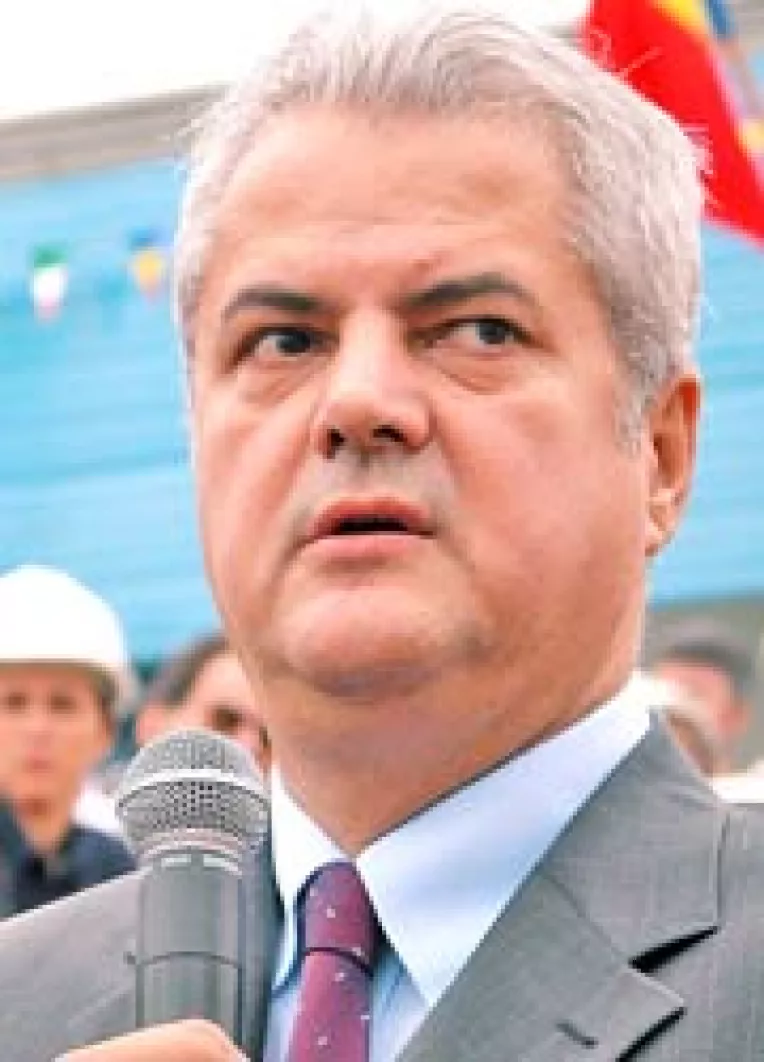 Nastase crede ca poate fi schimbat „pentru viol in grup“