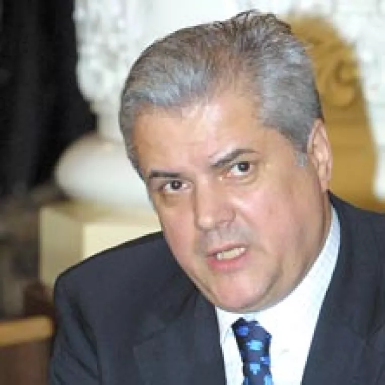 Nastase ii baga pumnul in gura lui Iorgovan