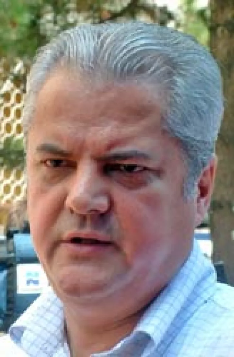 Nastase nu are de gand sa plece din partid