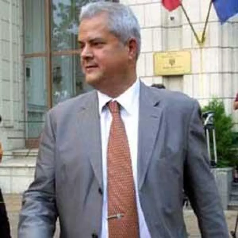 Nastase pica si in sondaje