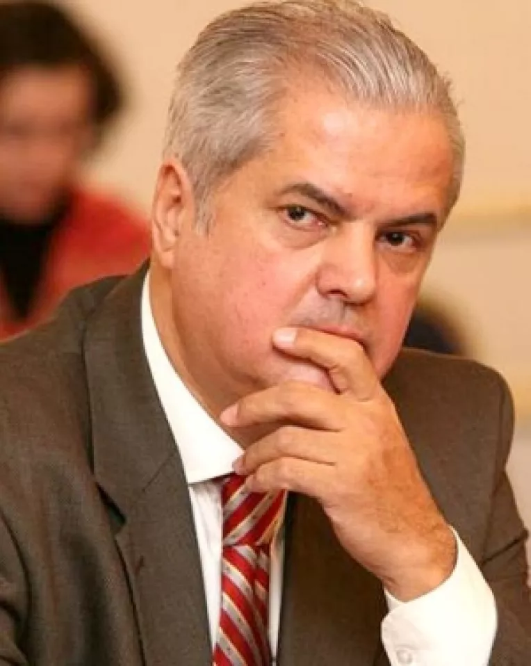 Nastase se autopropune contracandidat pentru Basescu