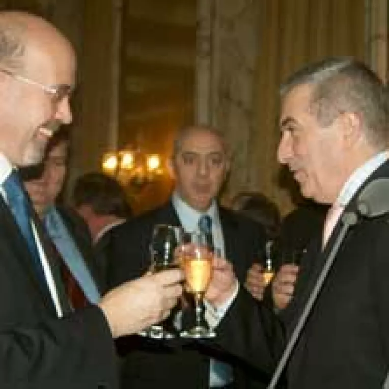 Noi reguli de servire a mesei pentru functionarii Palatului Victoria