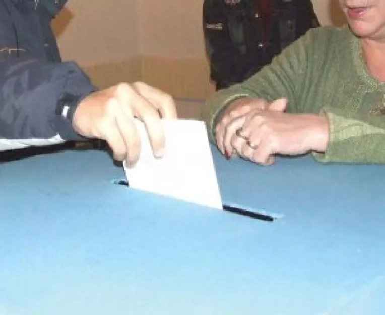 "Nu vreau, dar daca ma voteaza ma duc!"