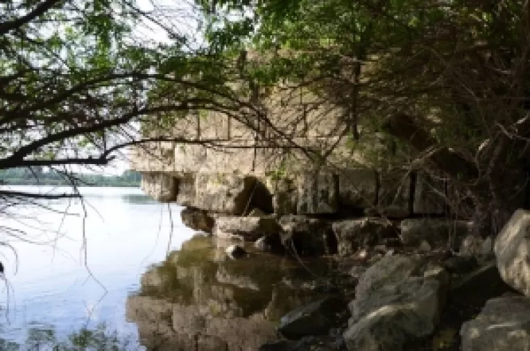 O destinatie turistica pentru cunoscatorii alesi: Insula Pacuiul lui Soare