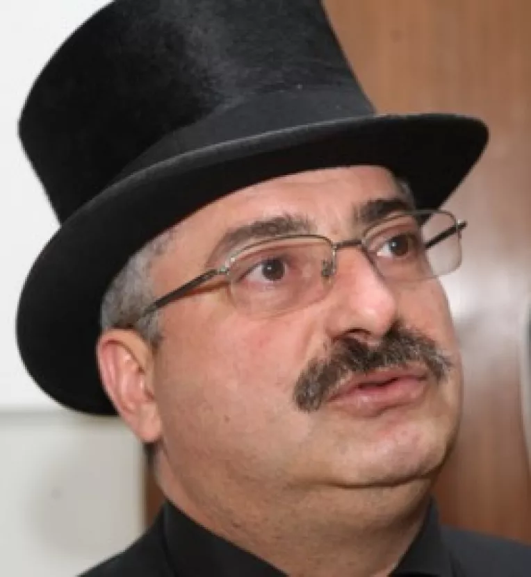 O propunere bizara: Prigoana vrea mall si taraf in locul Parlamentului