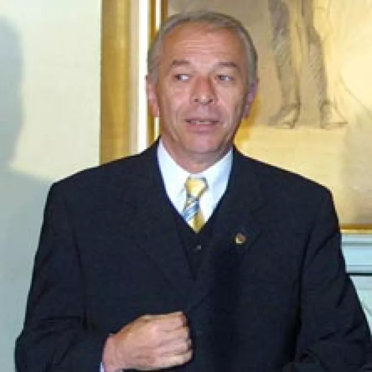 O tona de benzina pentru Vacaroiu