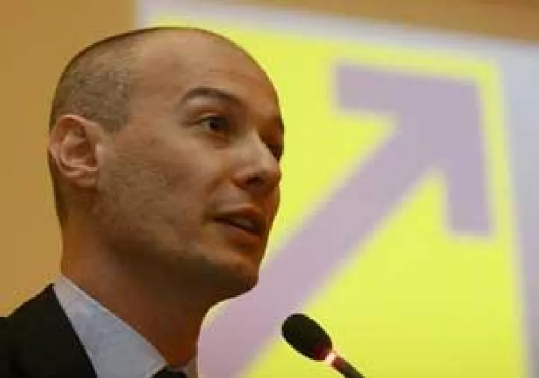 Olteanu cere ca serviciile sa nu mai faca afaceri