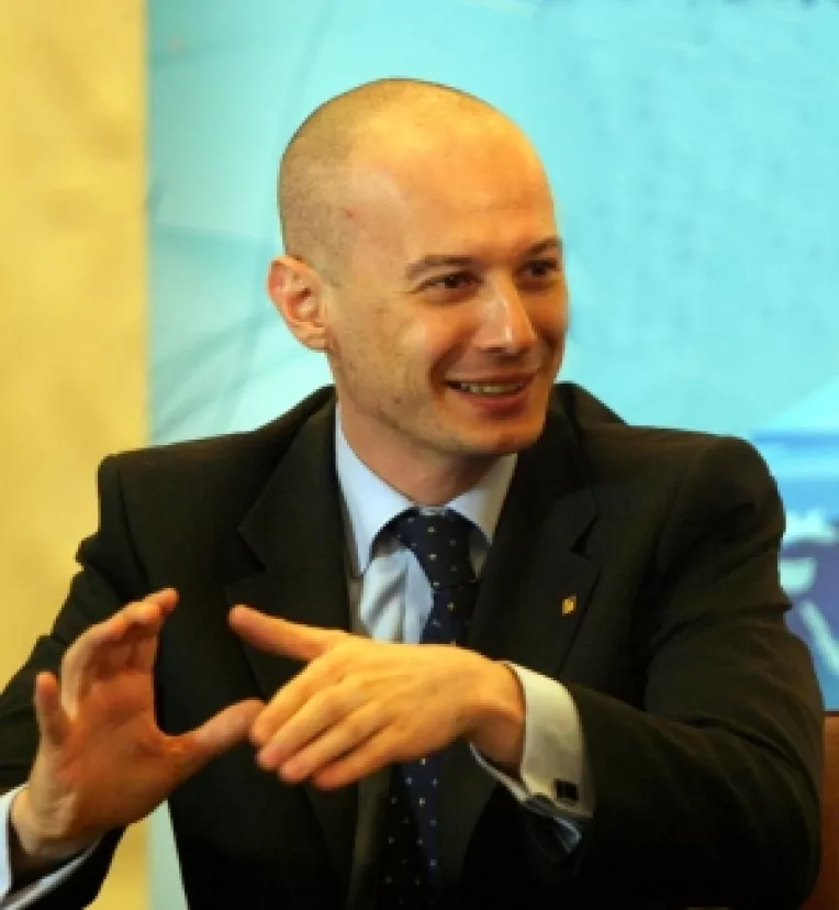 Olteanu ii cere din nou lui Basescu sa promulge "votul uninominal"