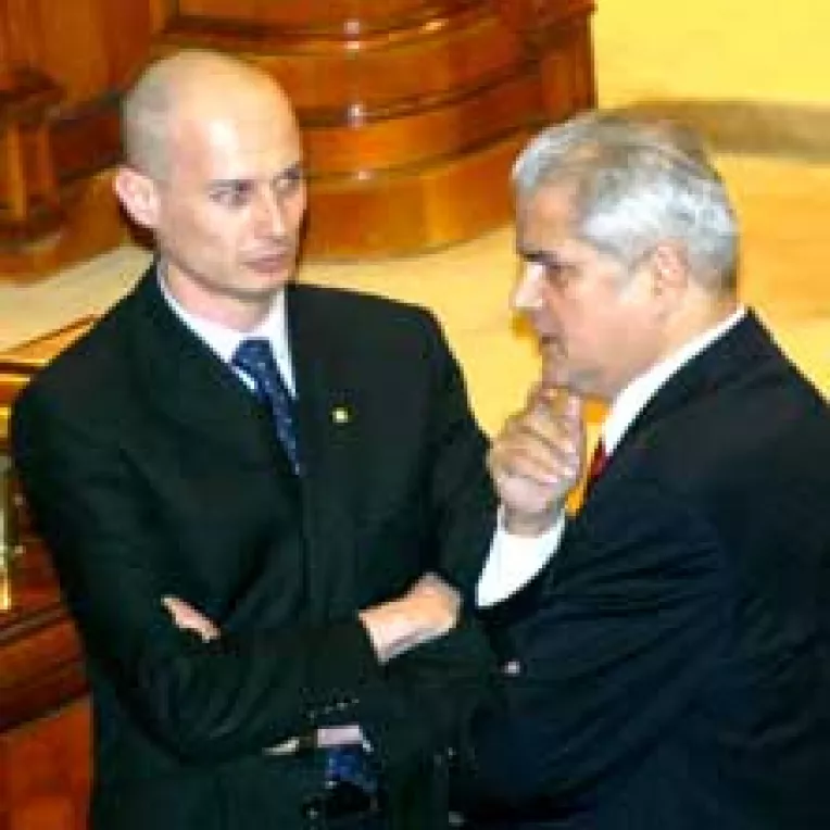 Olteanu ii trimite la plimbare pe consilierii lui Nastase