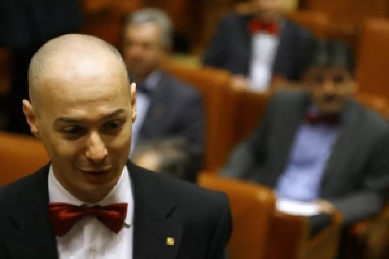 Olteanu si Vacaroiu ofera receptii jurnalistilor acreditati la summit