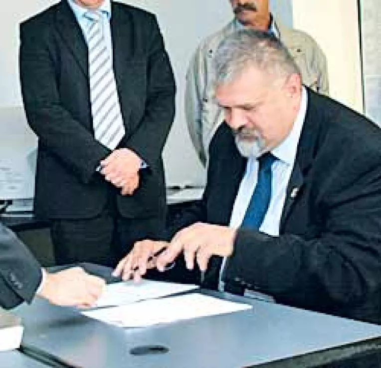 Onaca, Popescu si Iustian si-au ridicat certificatele de consilieri locali