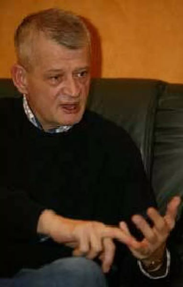 Oprescu tace si nu prea in disputa cu Basescu