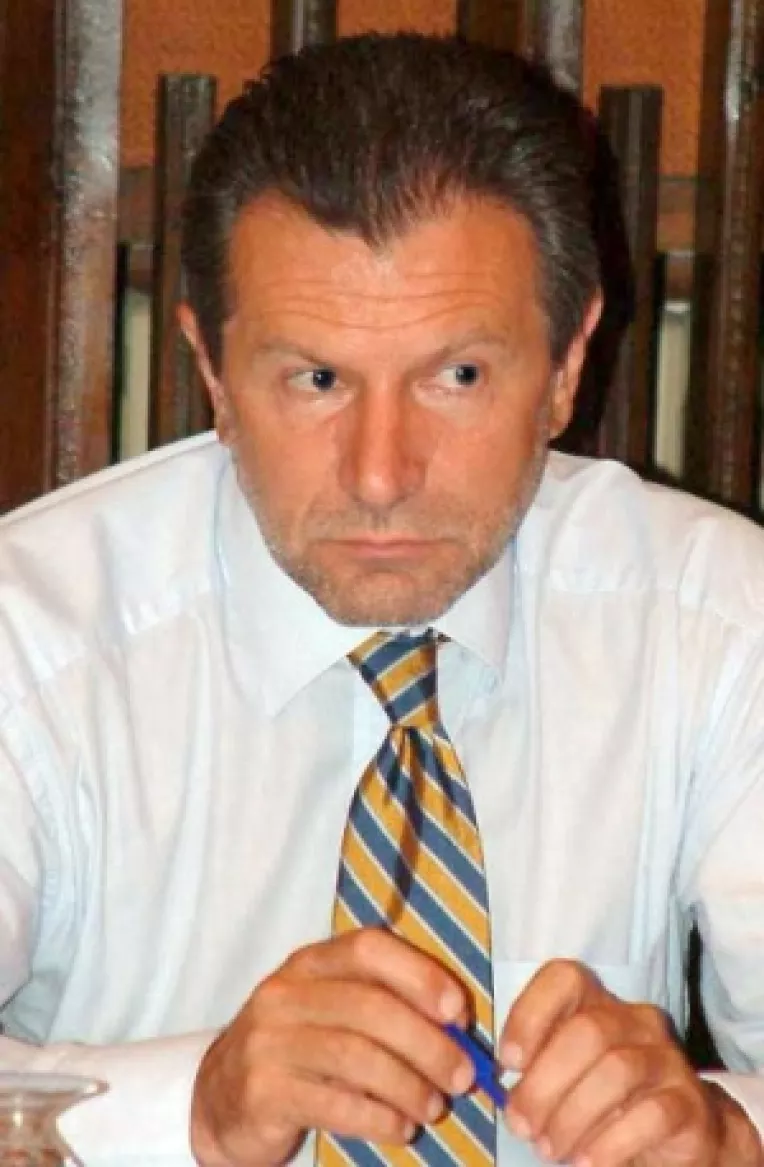 Ordonanta care dadea CJ Brasov terenul pentru aeroport, marul discordiei. Berceanu a incins spiritele PSD si PD-L in plenul Camerei