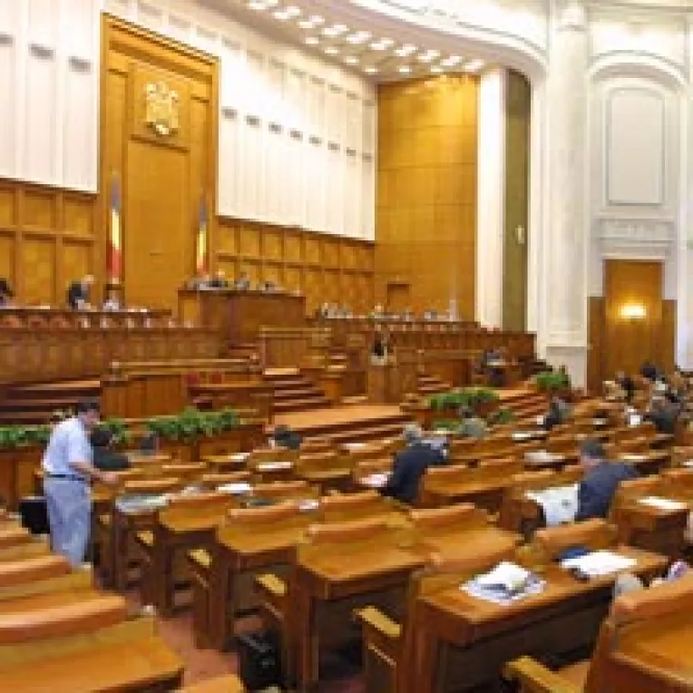 Parlamentarii chiulangii ai Aliantei vor fi pusi la „gazeta de perete“