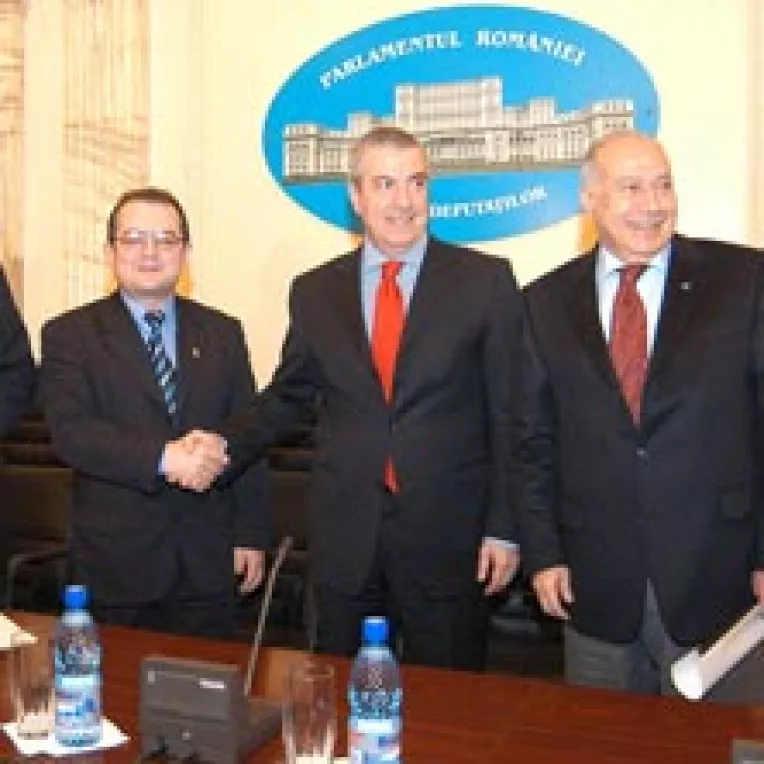 Partidele din Coalitie au stabilit data executiei lui Vacaroiu si Nastase