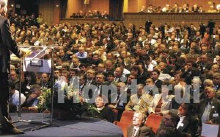 Partidul, doctrina si banii