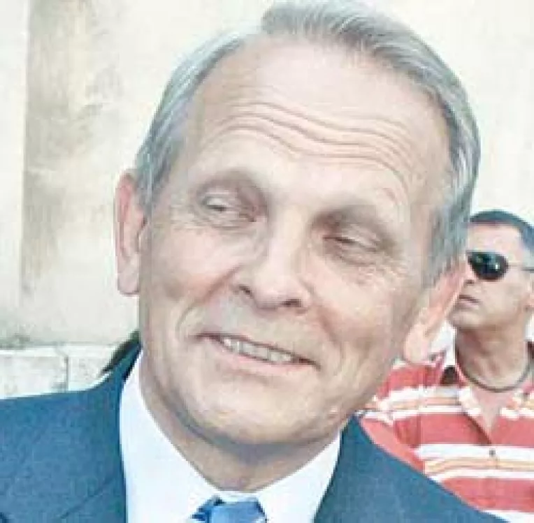 Partidul lui Stolojan se reintoarce in PNL, la Constanta