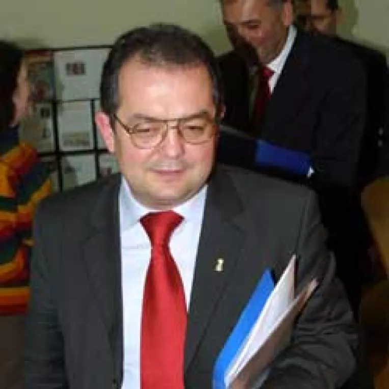 PD bate moneda pe restructurare si descentralizare