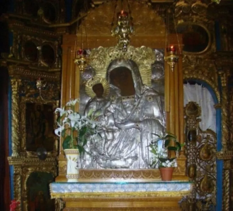 Pelerinaj in Targoviste la icoana Sfintei Parascheva care plange