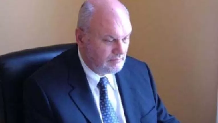 Pentru ca si-a tradat colegii din lumea literara, Gabriel Gafita ar putea fi retras din functia de ambasador