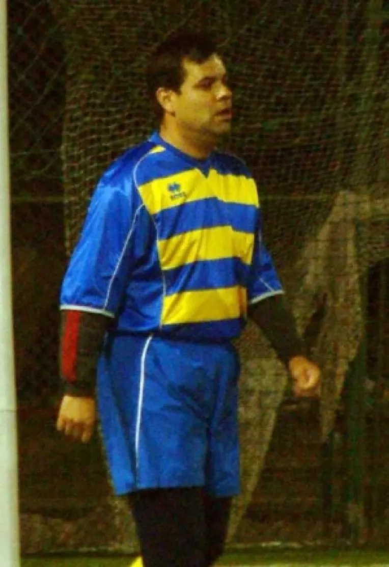 Pentru ca vrea sa fie mare fotbalist,
Viceprimarul Gabi Stan poarta chiloti de la Jolidon