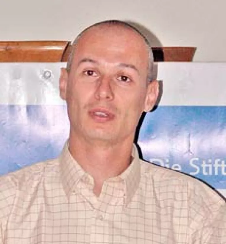 Pentru scaunul eliberat de Nastase se bat Valer Dorneanu si Bogdan Olteanu