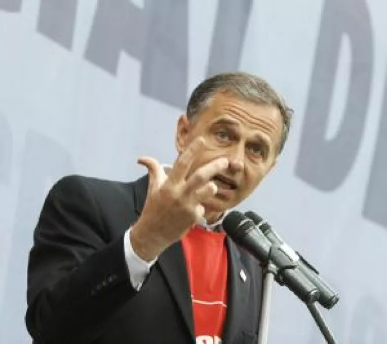 Pesedistii doljeni, macinati  de cazul "Geoana"