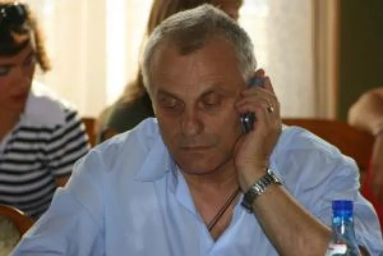 Pesedistul Popeanga pune tunurile pe Mantog