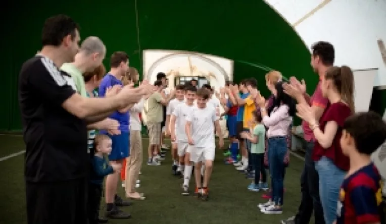 Peste 100 de antreprenori au fost voluntari in 2017 in programe ale Fundatiei Vodafone Romania