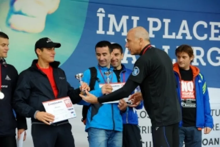 Peste 400 de alergatori au luat startul in stafeta RUN4FREEDOM