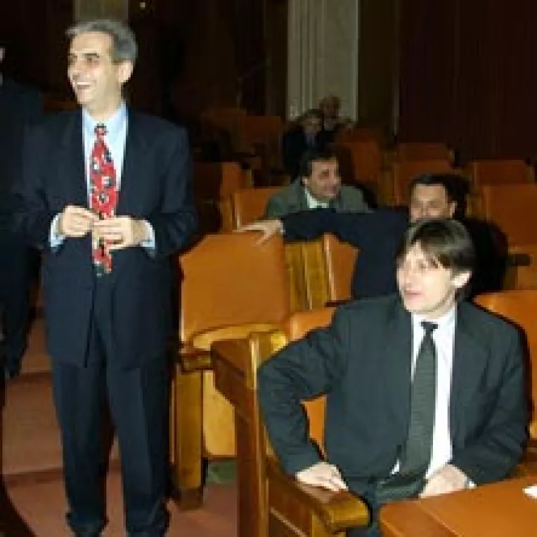 PNL a pus ochii pe parlamentarii Opozitiei