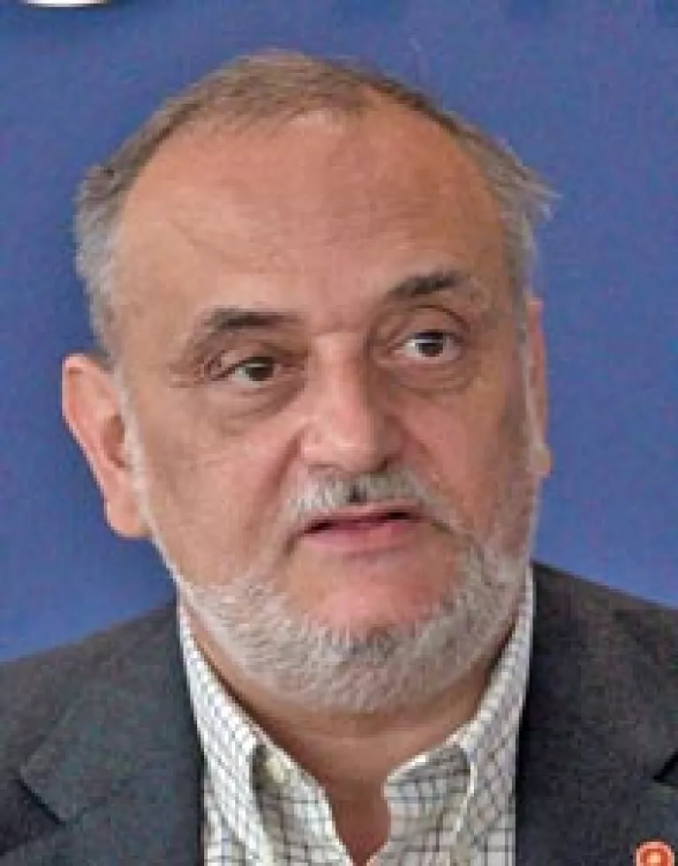 Politica romaneasca, cuprinsa de isteria demisiilor si a excluderilor