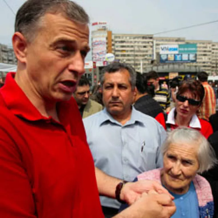 Politica social-democrata printre pensionari si gospodine