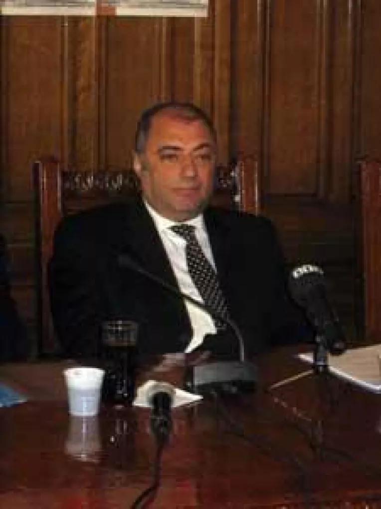 Politicienilor nu le place sub poala popii. Paste fara spovedanie