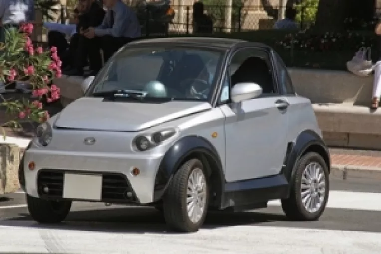 Presedintele PSD, Victor Ponta, testeaza pentru doua zile un automobil total electric, cu poluare zero