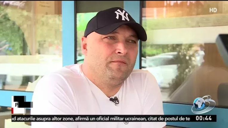 Prima reactie a prietenului barbatului care a intrat cu pitonul in fast-food