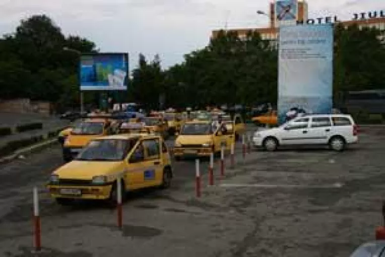 Primaria vrea sa se impace cu patronul SC Cronos. Parcari - cadou pentru linistea lui Orfahli