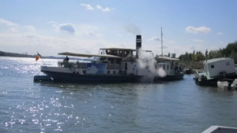 Primul vapor cu zbaturi construit de romani se numeste BORCEA si a fost folosit ca nava de pasageri intre porturile dunarene Calarasi si Cernavoda