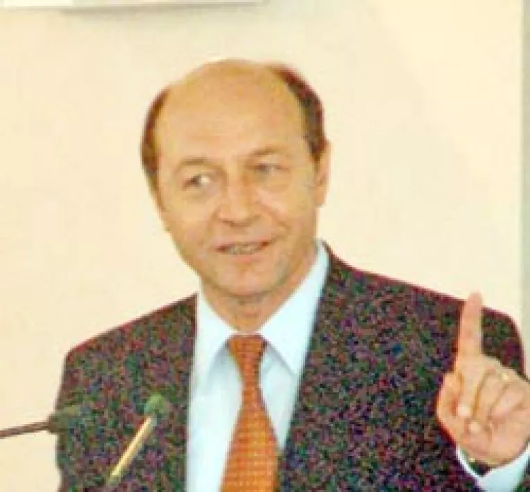PRM ii da in judecata pe Basescu si Macovei