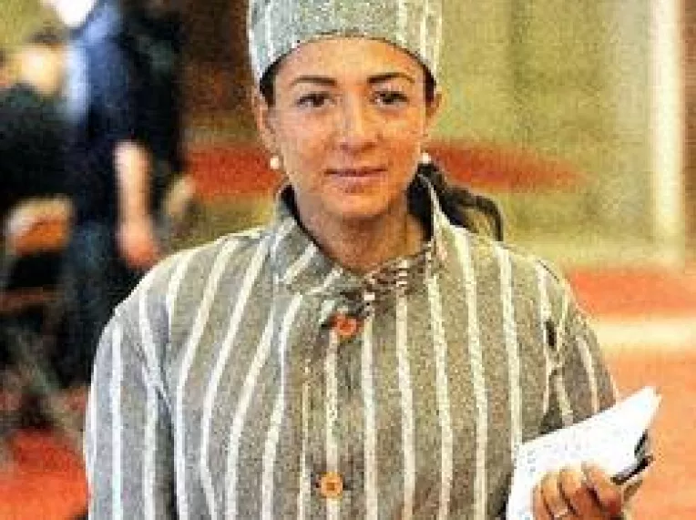 Protest in zeghe la Parlament: Regimul Basescu ingenuncheaza prin frauda poporul roman