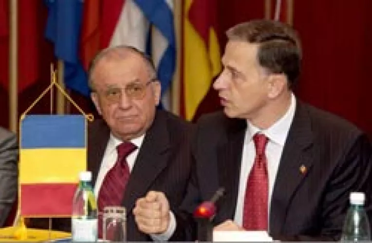 PSD-ul se rupe, iar liderii se prefac ca nu se intampla nimic