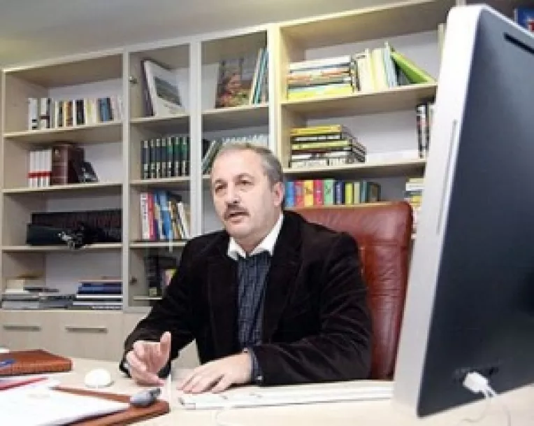 Pusi la colt cu mandat de la Basescu: Intelectualii disidenti din PDL Voinescu, Preda si Radu F. Alexandru