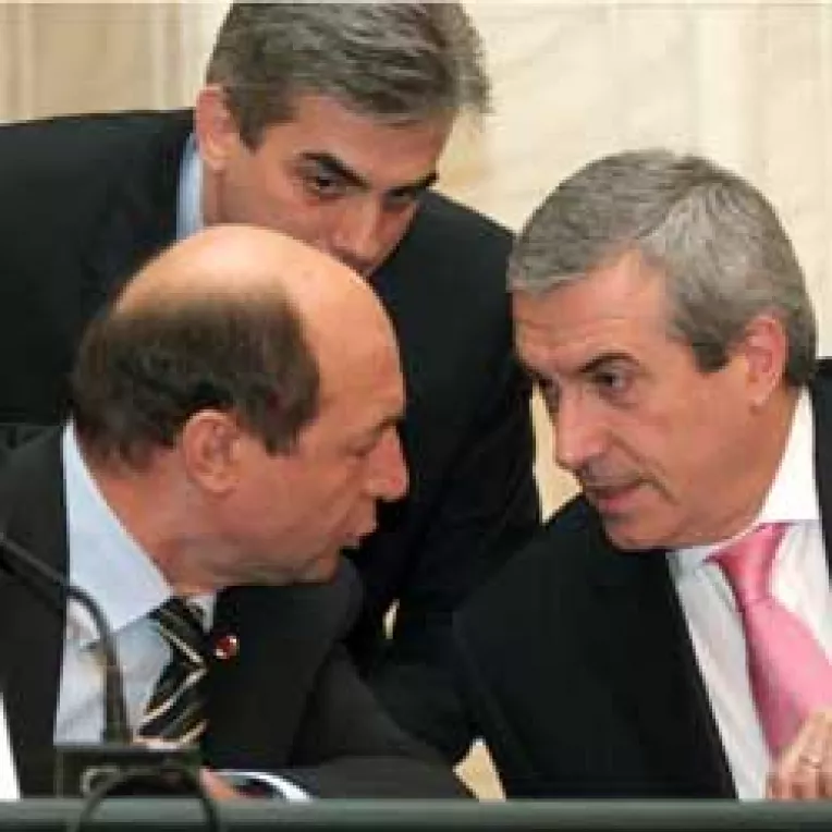 Razboiul intre palate continua