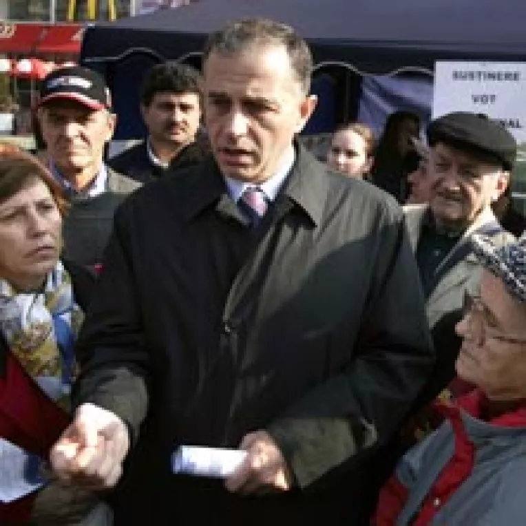 Romanii vor pensii mai mari si vot uninominal