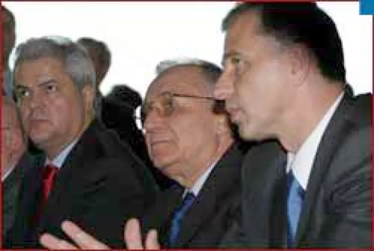 Schimbare: Victor Ponta a castigat sefia PSD. Amaraciunea lui Geoana