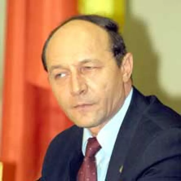 Senatorii il "lustreaza" pe Traian Basescu