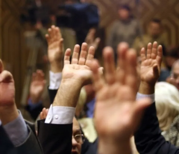 Senatorii isi iau vacanta